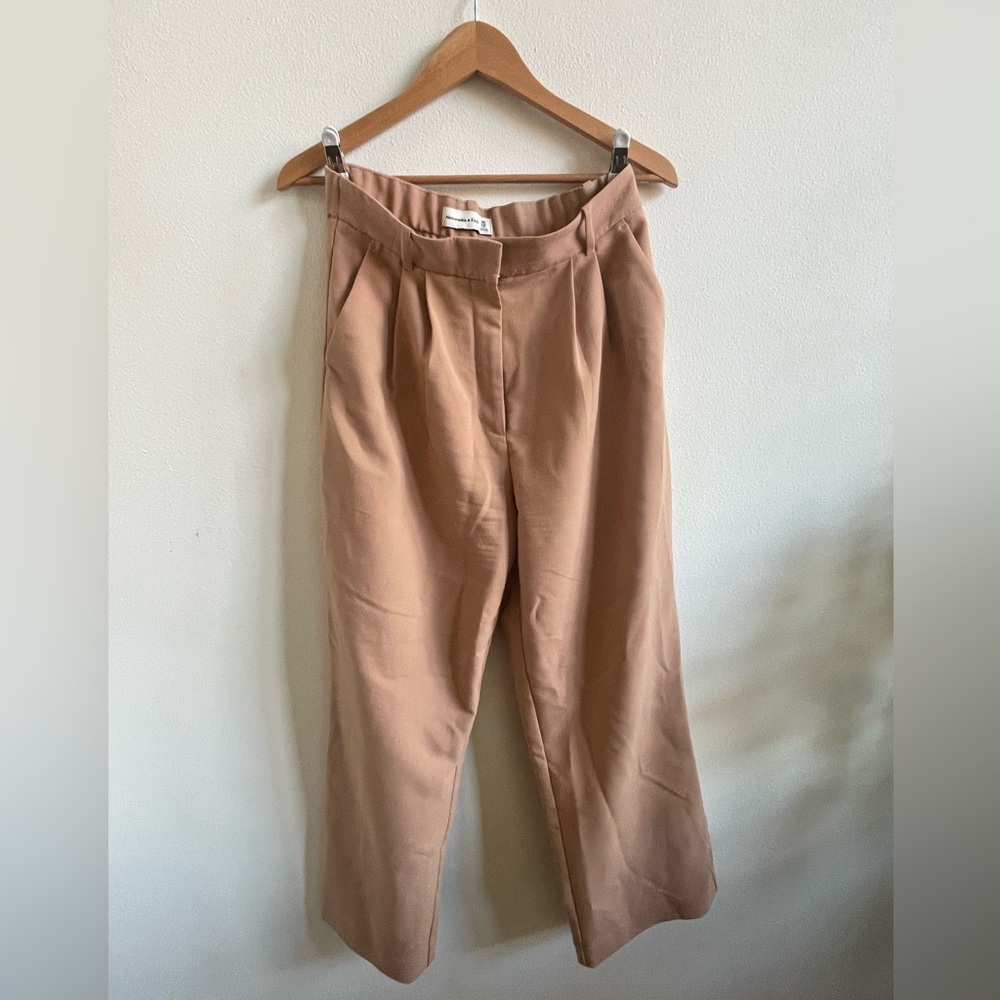 Abercrombie- Tan Wide-Leg Trousers